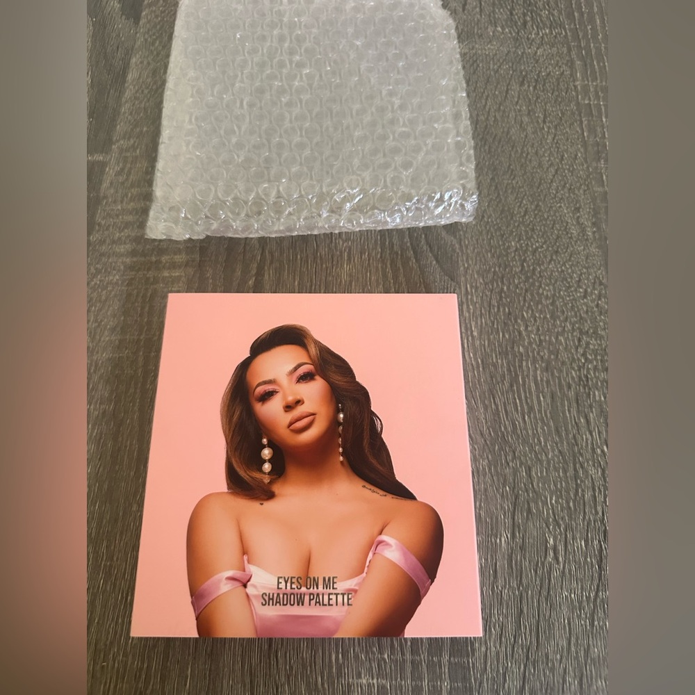 Beauty Creations x Evettex Pink Shadow Palette